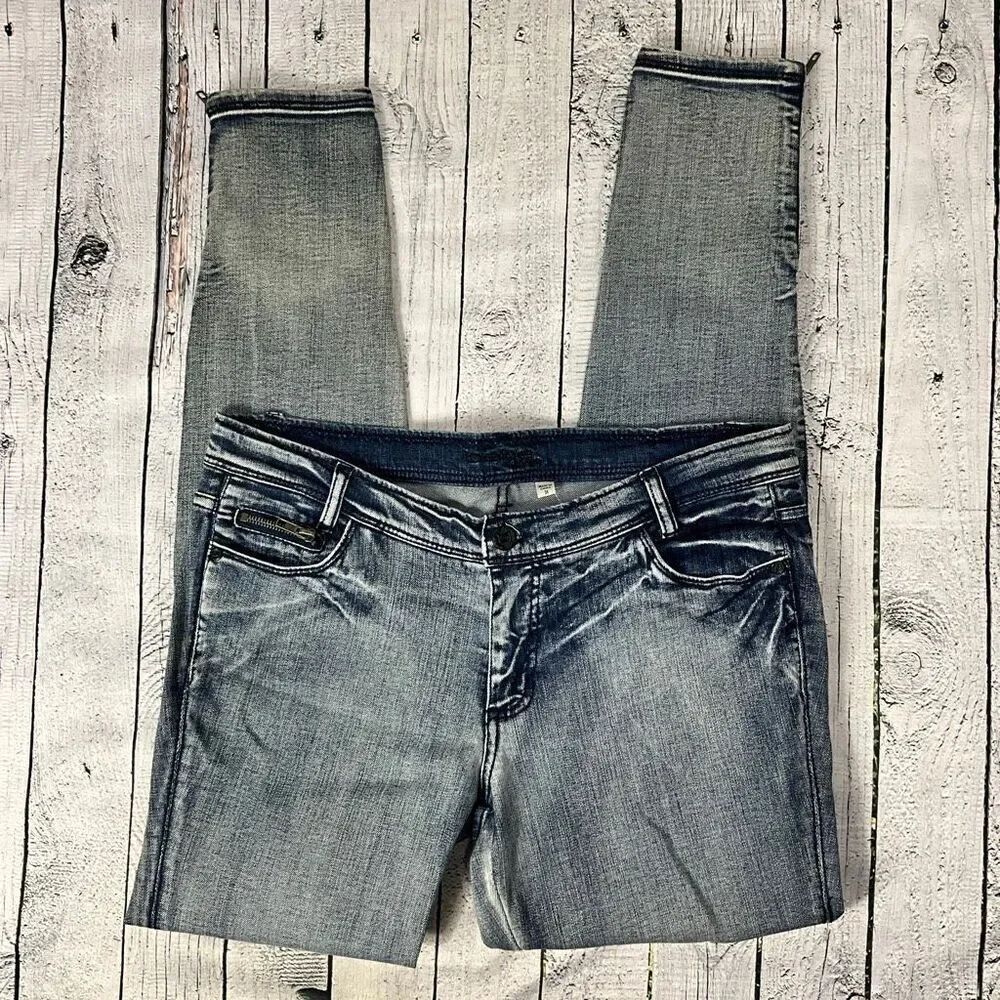 BEBE Moto Stitched Knee Jeans